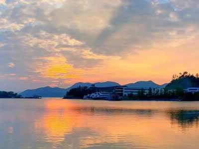 2019最新經典愛情說(shuō)說(shuō)配圖 qq空間很流行的(de)愛情語錄
