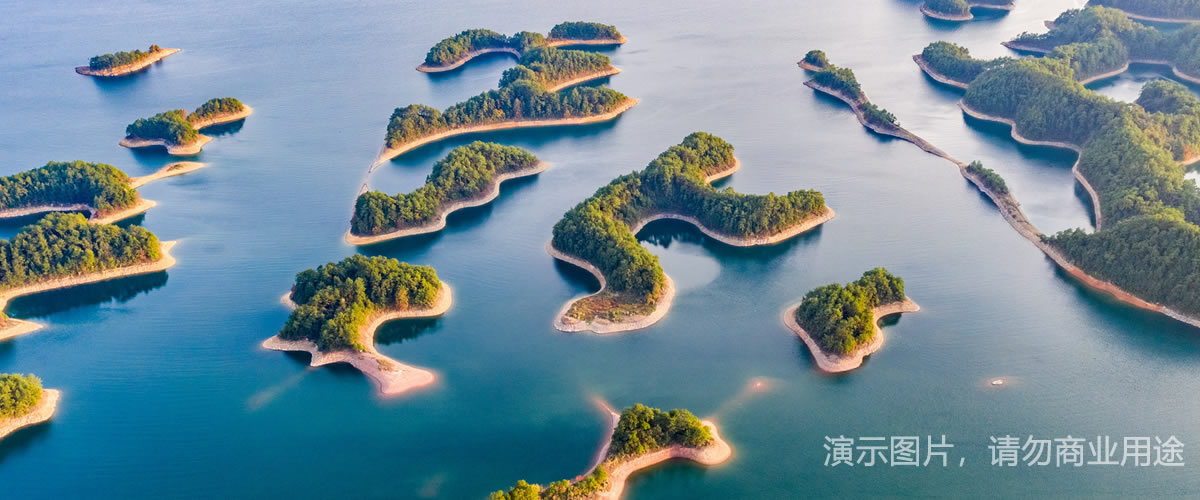 最好的(de)地(dì / de)方，是(shì)沒去過的(de)地(dì / de)方。最好的(de)時(shí)光，是(shì)回不(bù)來(lái)的(de)時(shí)光